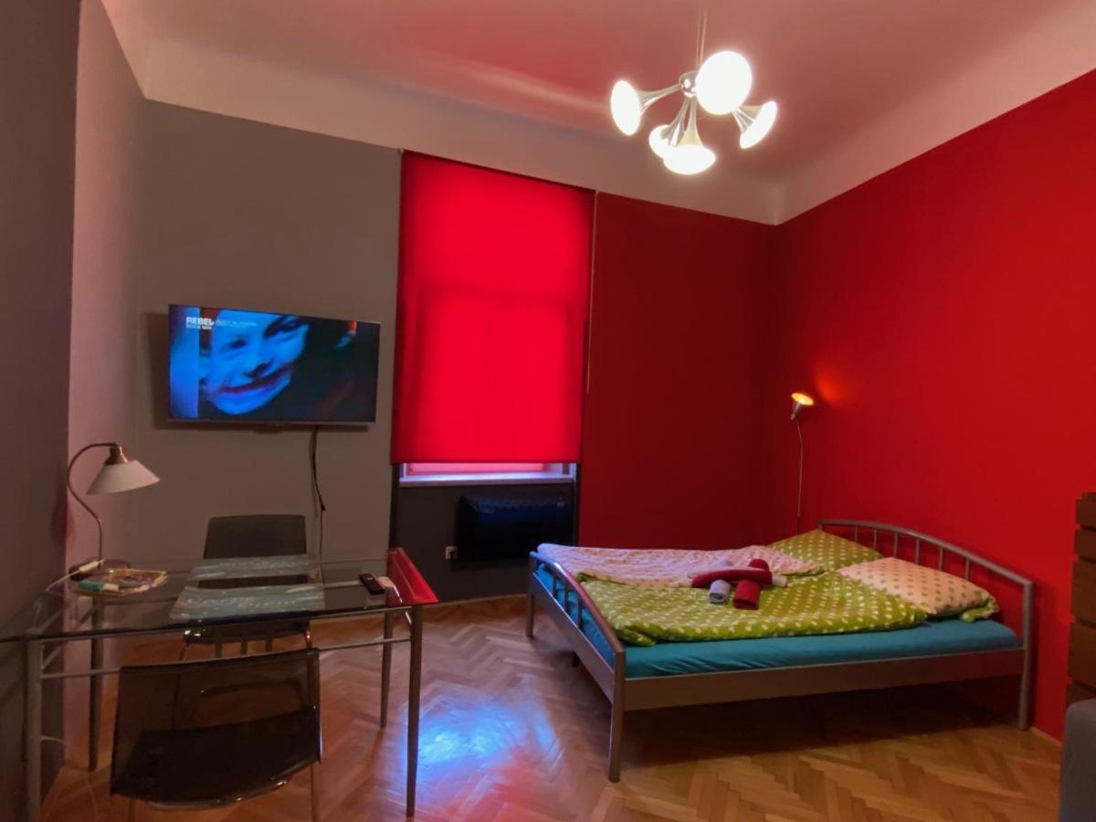 Apartment B42 Bed And Cafe Prag Eksteriør billede