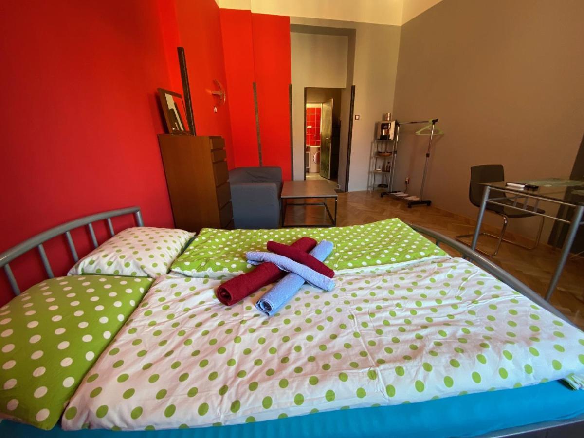 Apartment B42 Bed And Cafe Prag Eksteriør billede